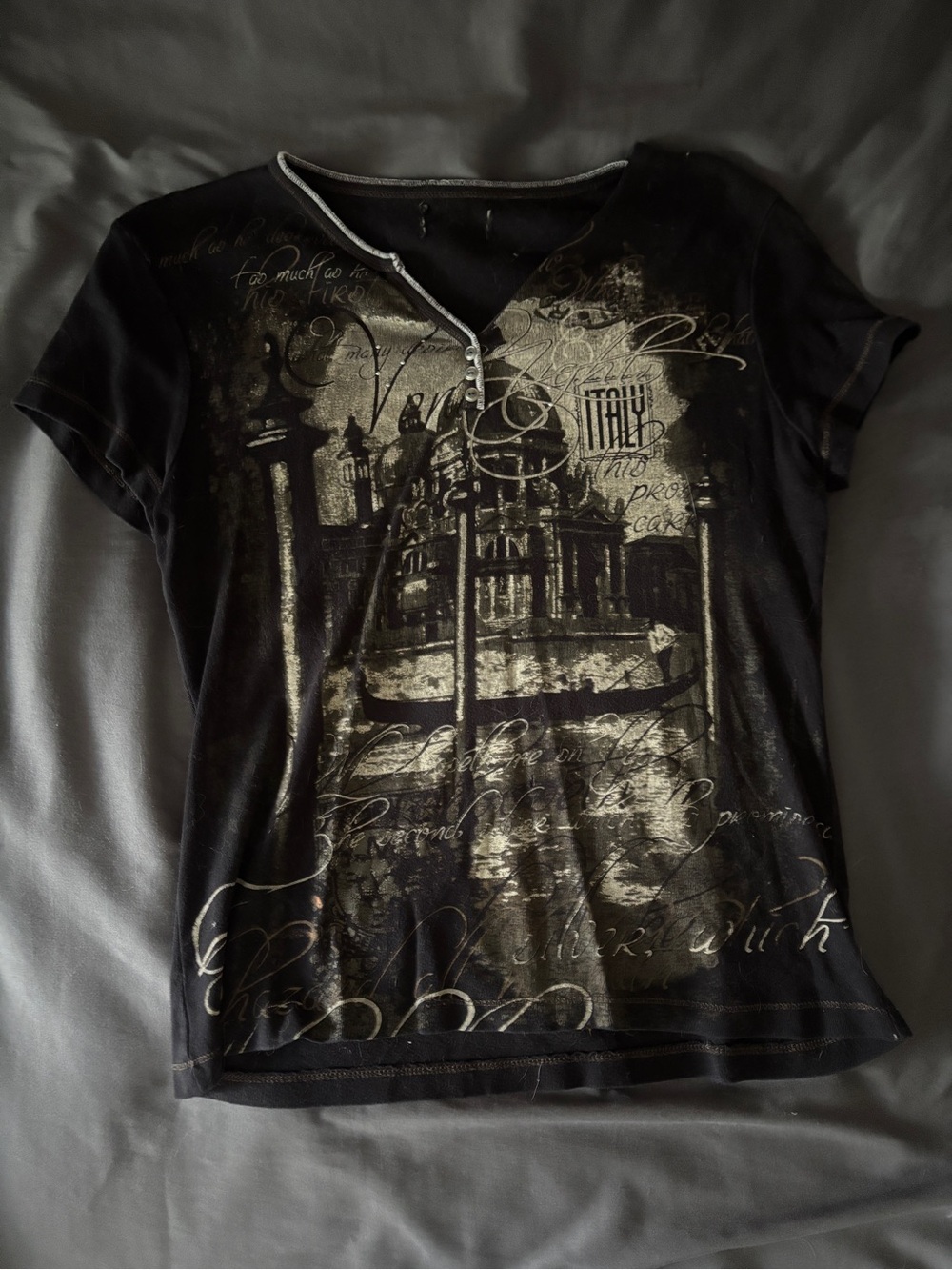 Black Italy Grunge Graphic V-Neck Top